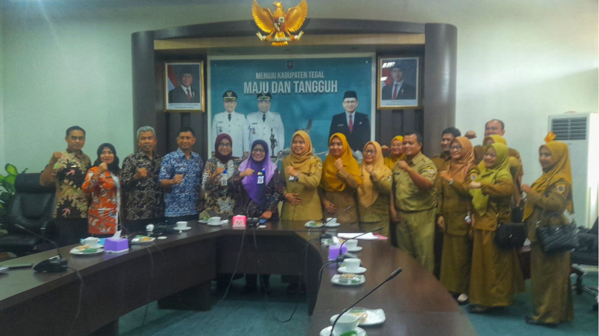 Dinkominfotik Brebes Studi Banding ke Diskominfo Tegal Bahas Pembentukan Bagian Prokompim