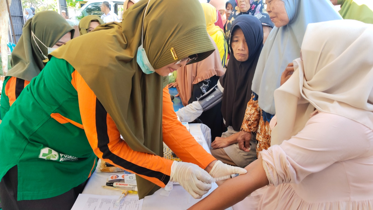 Program Bupati Tilik Desa, 300 Warga Desa Kambangan Antusias Cek Kesehatan Gratis 