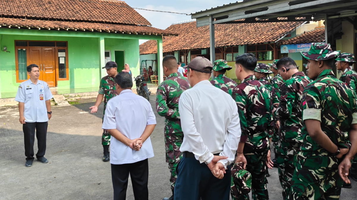 TNI dan Pemdes Dukuhwringin Bersinergi Wujudkan Lingkungan Bersih Lewat Gerakan Indonesia Asri